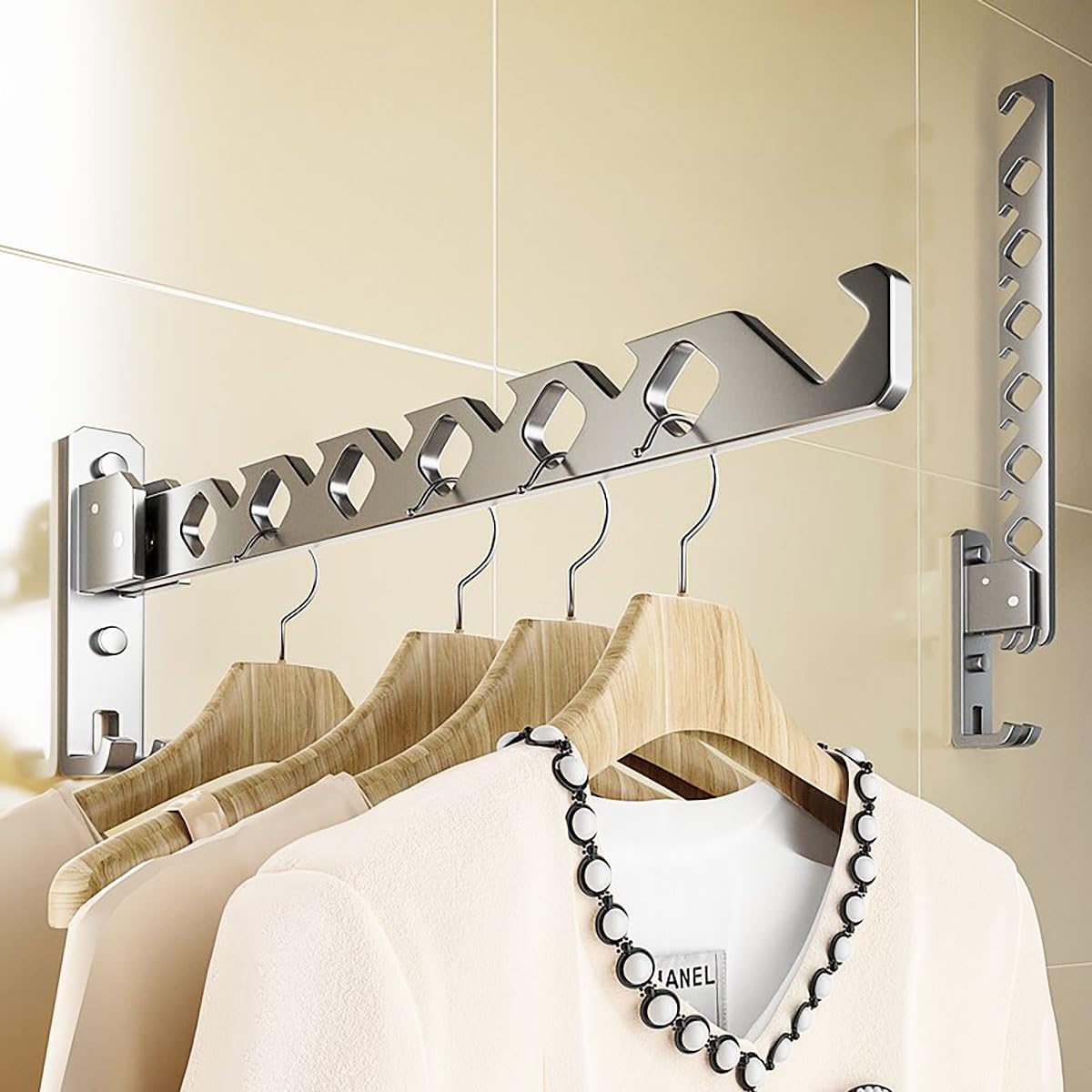 Porte cintre mural pliable en acier inoxydable – Gain de place (donner un autre mots cles)